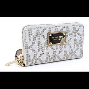 Michael Kors White Wristlet Wallet