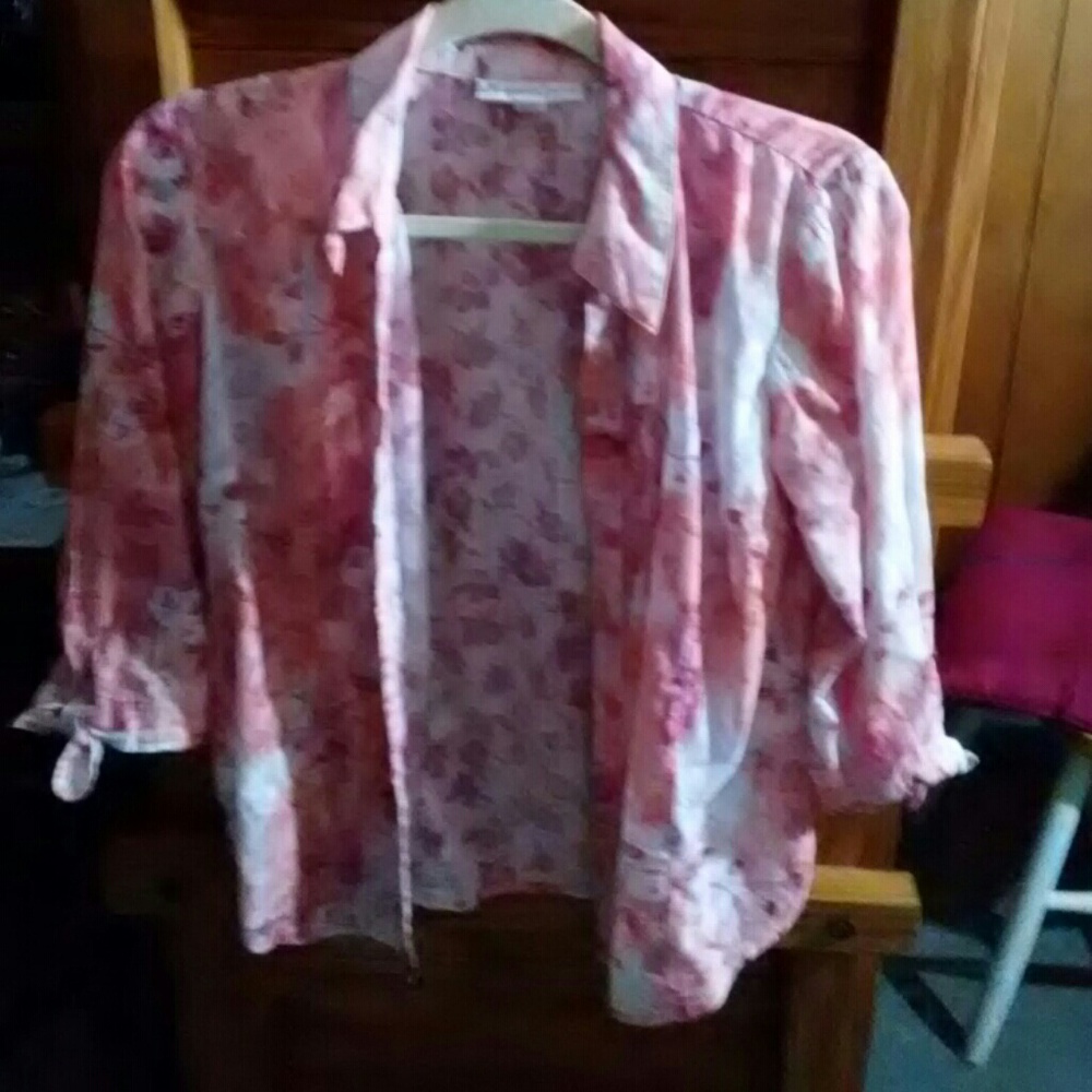 A nice shirt thats flowery