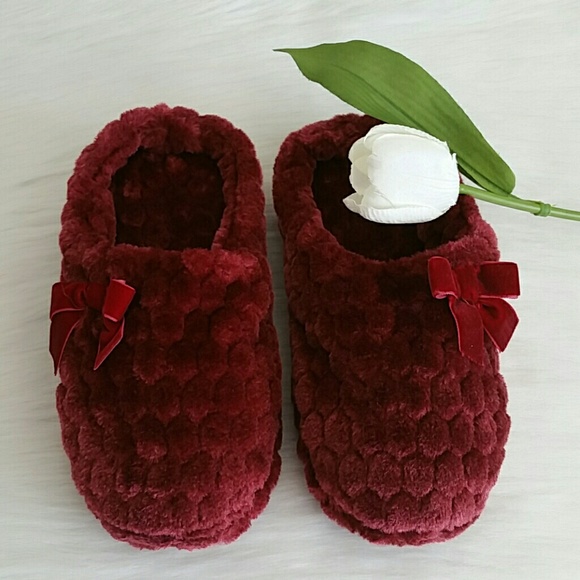 Shoes - Nwt Memory Foam Slippers M (7-8)