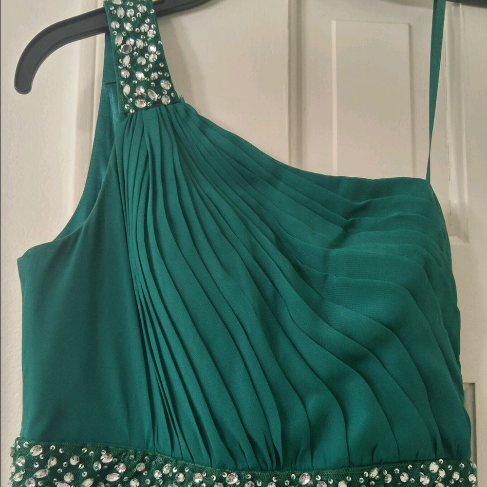 Emerald green prom dress