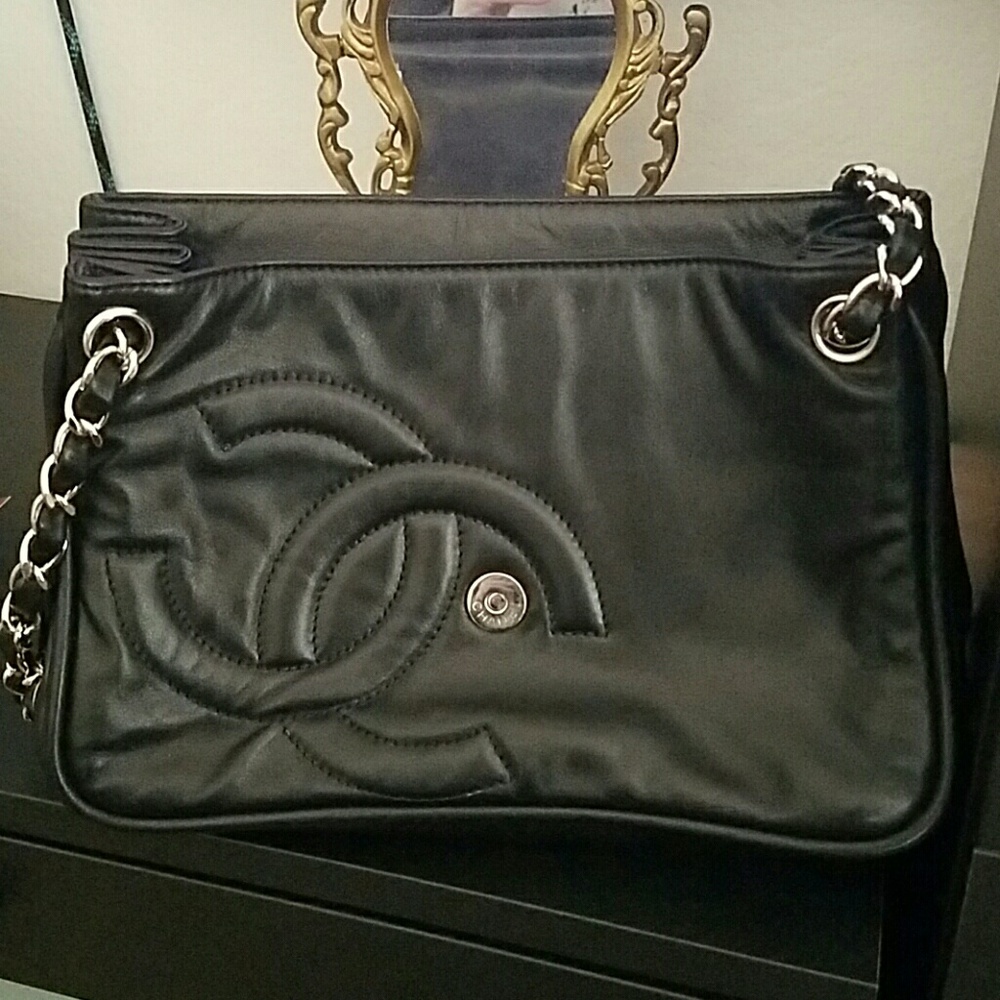 Authentic Chanel Black Purse with dustbag - Picture 2 of 8
