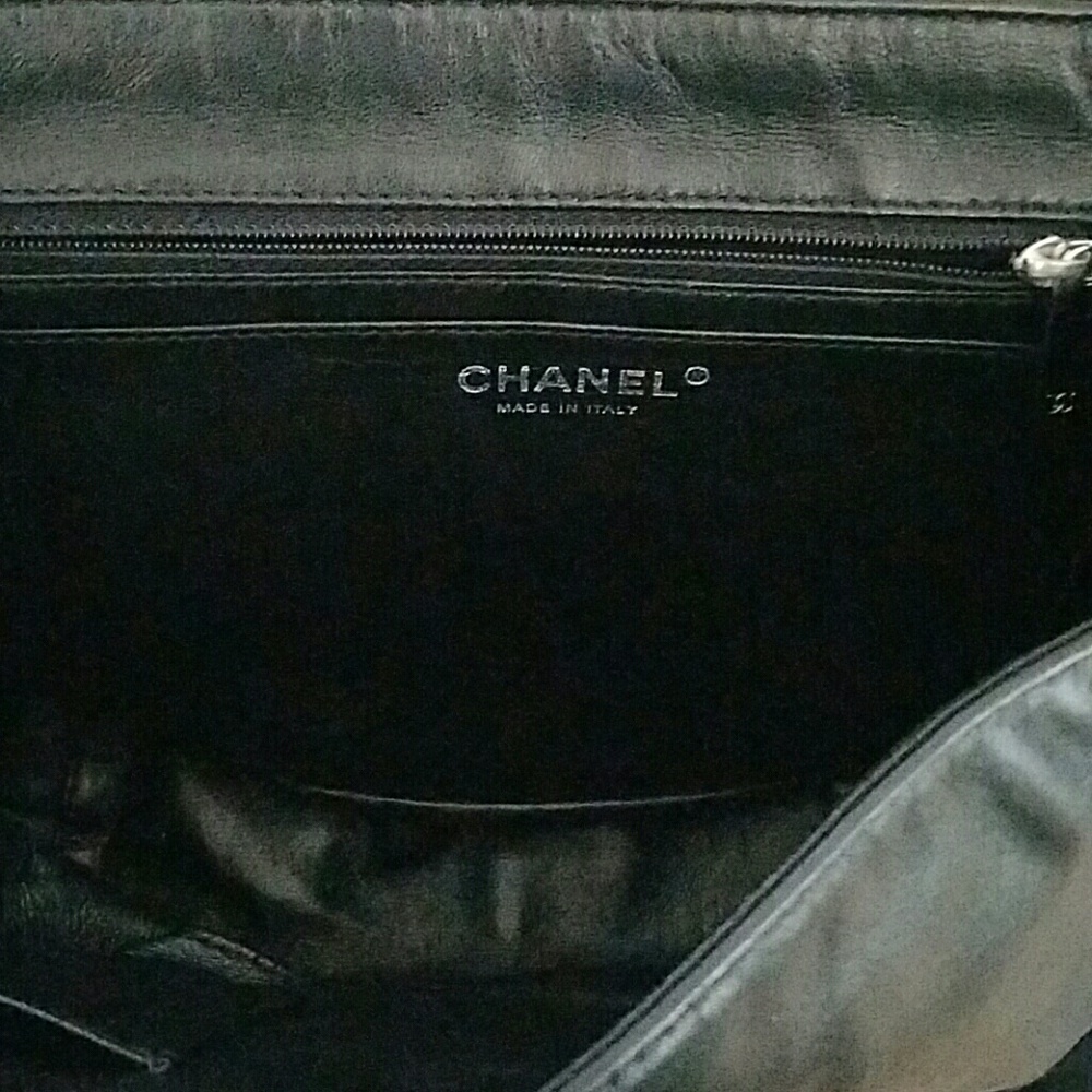 Authentic Chanel Black Purse with dustbag - Picture 3 of 8