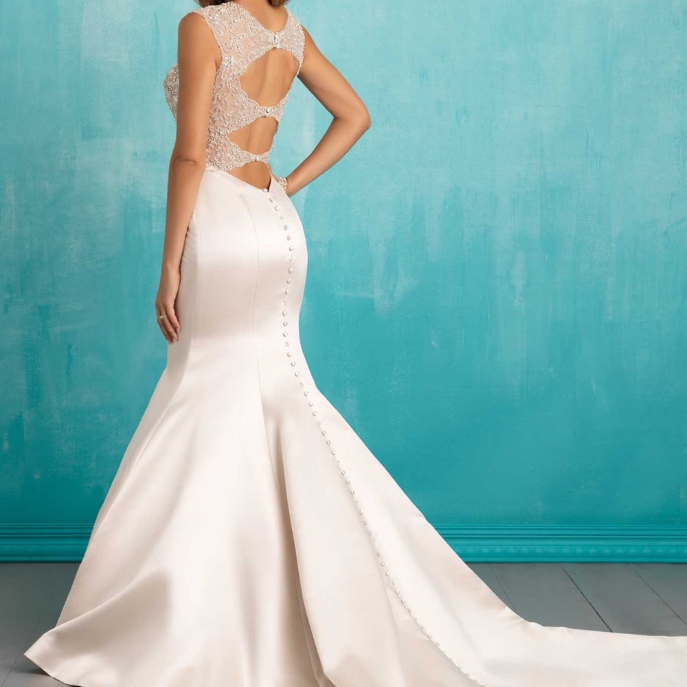 Wedding dress