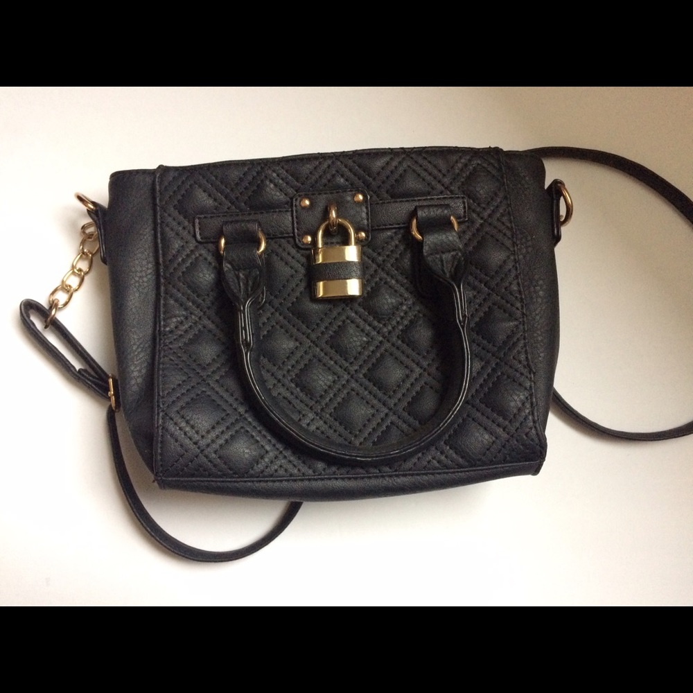 BLACK FAUX LEATHER PURSE