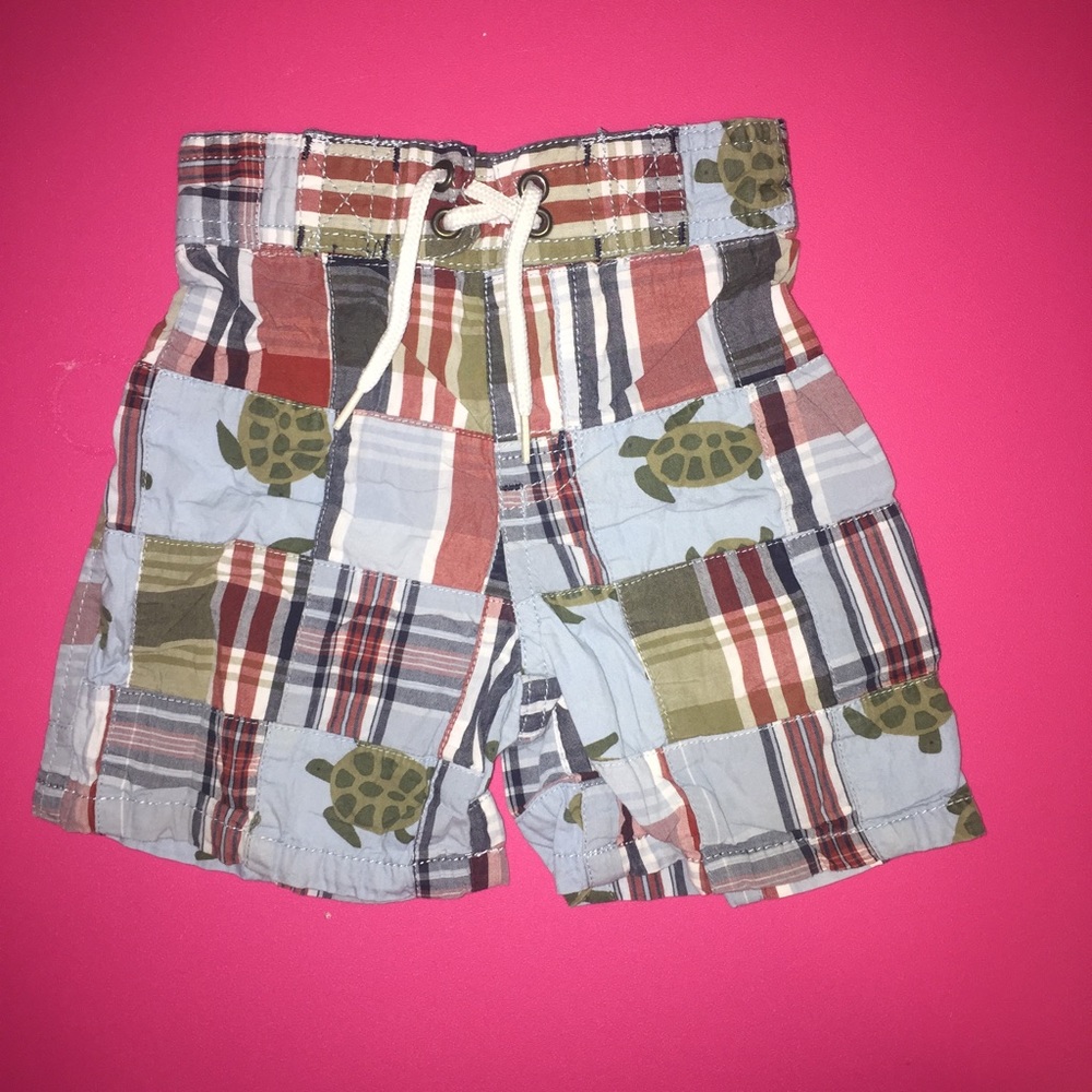 Gymboree turtle shorts. Like new. 6-12mo.