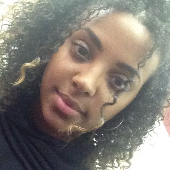 Meet your Posher, Ester - Picture 1 of 1