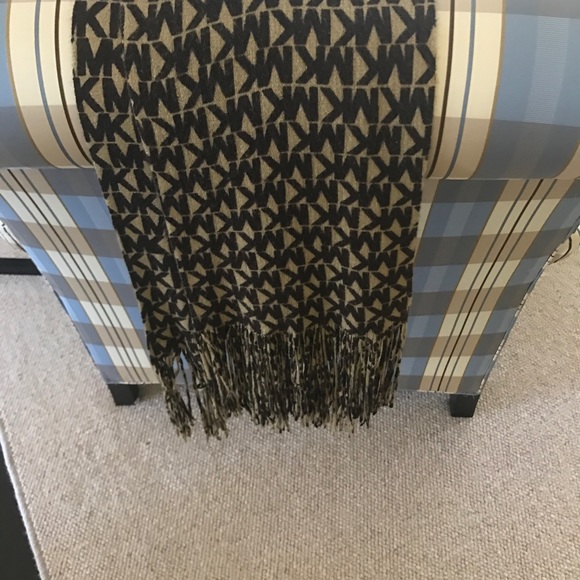 MK authentic Scarf - Picture 2 of 4