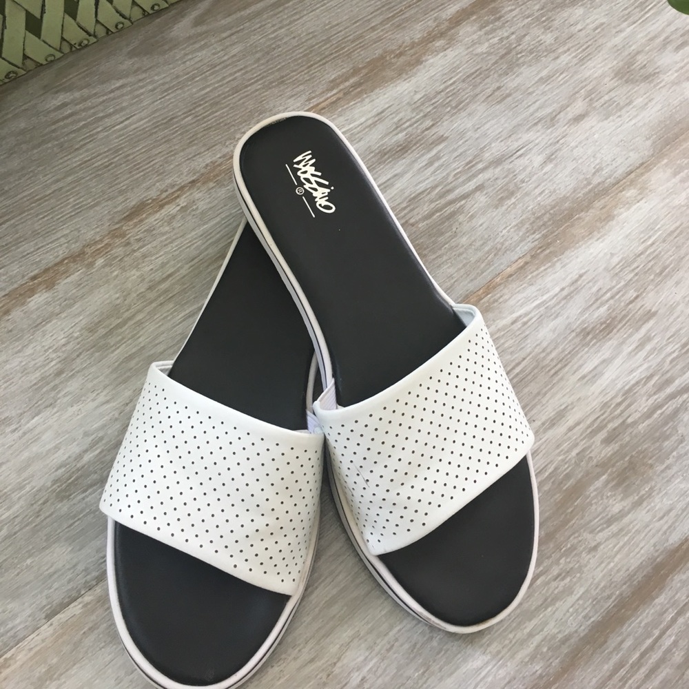Mossimo Slides