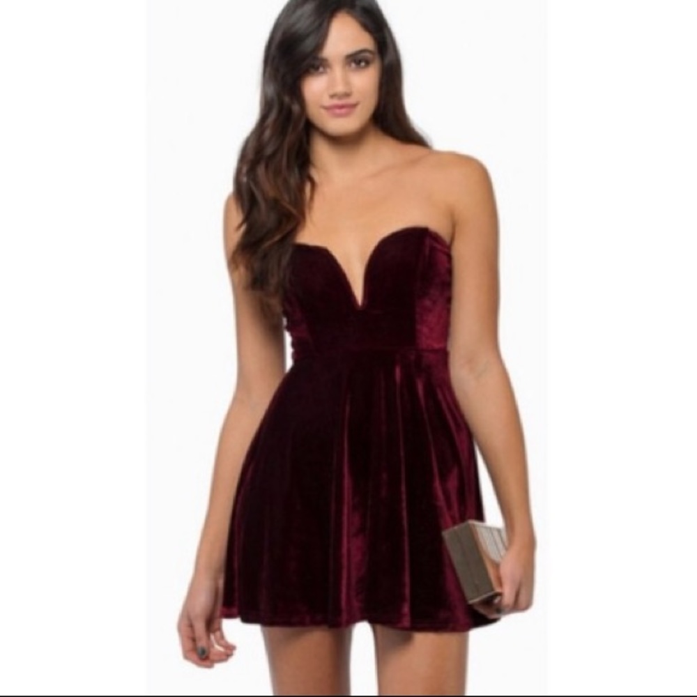TOBI Sara Sweetheart Velvet Dress