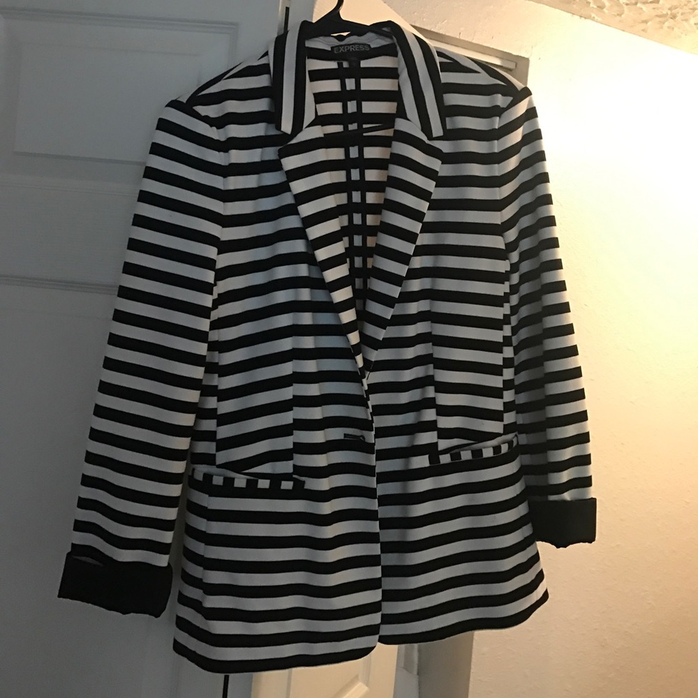 Express B&W striped blazer! 🖤