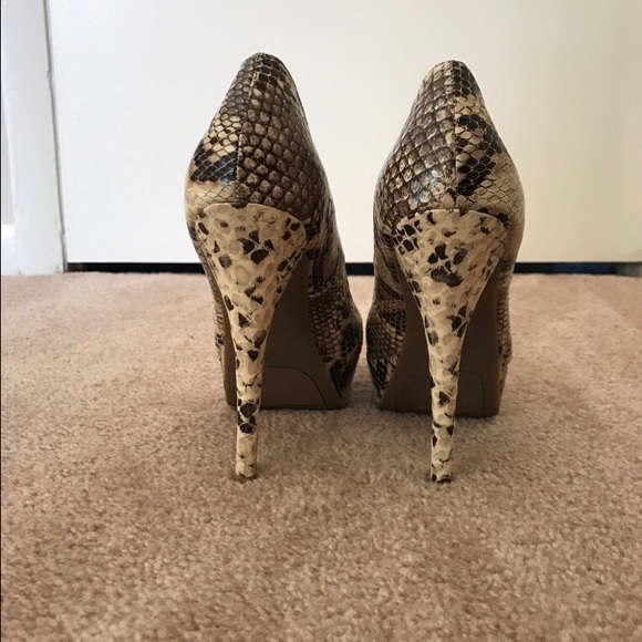 Snake Print Pumps - Picture 2 of 3