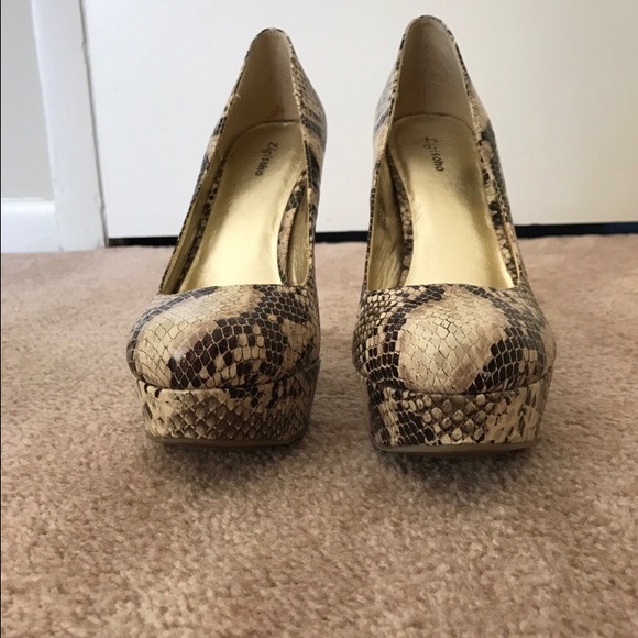 Snake Print Pumps - Picture 3 of 3