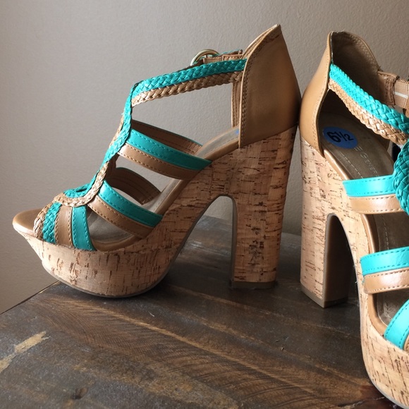 BCBG Platforms - Picture 2 of 4