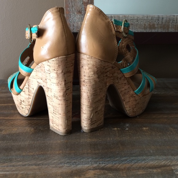 BCBG Platforms - Picture 3 of 4