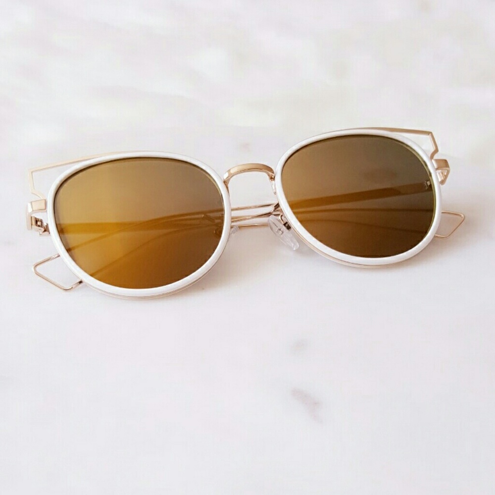 🎉Sale🎉 Iconic Rim Oval Sunglasses - Picture 3 of 8