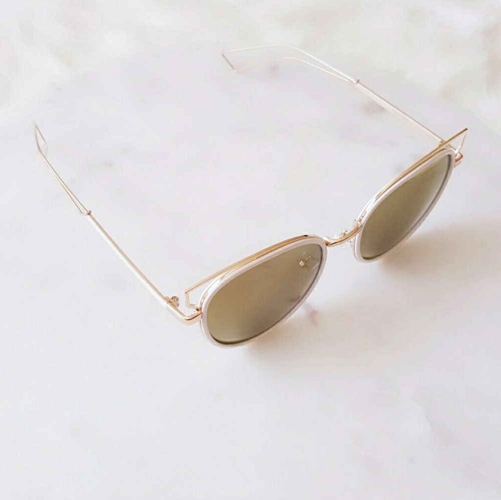 🎉Sale🎉 Iconic Rim Oval Sunglasses - Picture 5 of 8