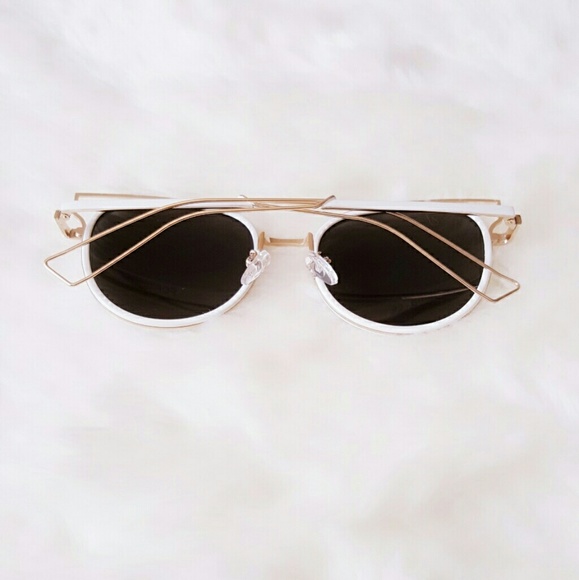 🎉Sale🎉 Iconic Rim Oval Sunglasses - Picture 4 of 8