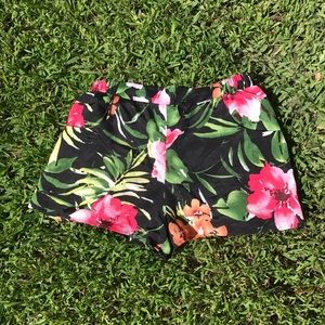 Hawaiian shorts 🌺