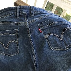 Women's Levis Jeans