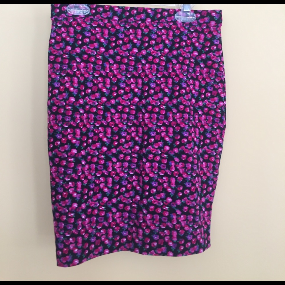 Printed spandex pencil skirt