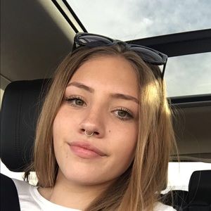 Meet your Posher, Lilly