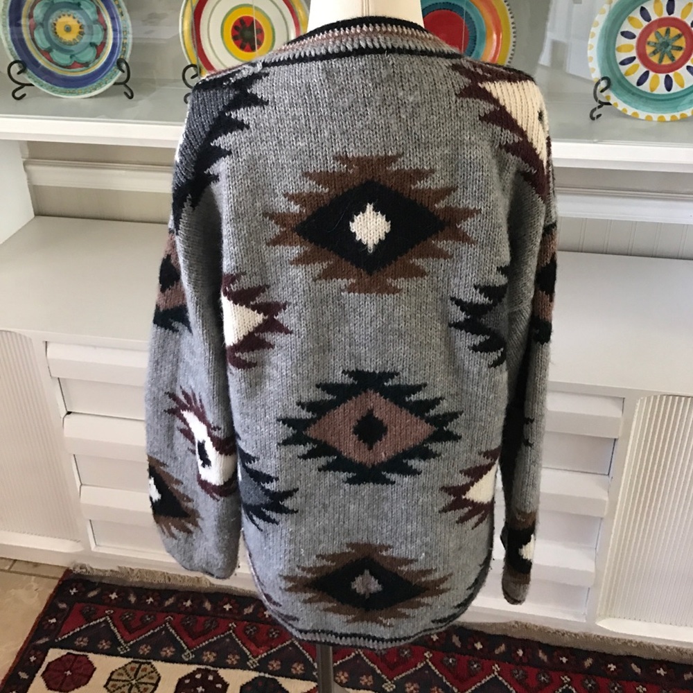 4/$25🎈Vintage hand knit sweater Aztec - Picture 5 of 6