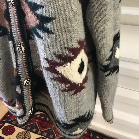 4/$25🎈Vintage hand knit sweater Aztec - Picture 3 of 6