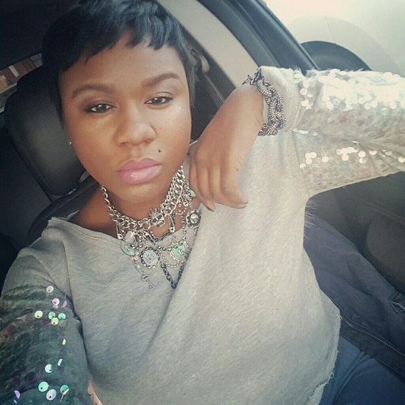 Meet your Posher Deja im new here so help me out - Picture 3 of 8