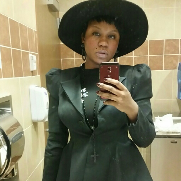 Meet your Posher Deja im new here so help me out - Picture 7 of 8