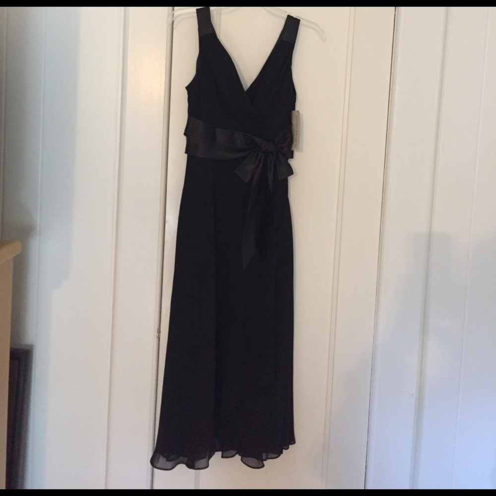 NWT-Black T length Evan Piccone dress