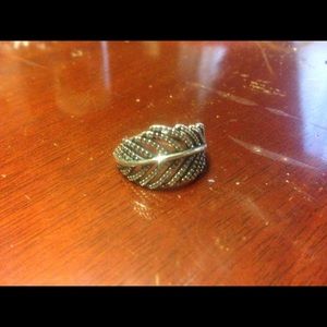 Pandora Light as a Feather Ring