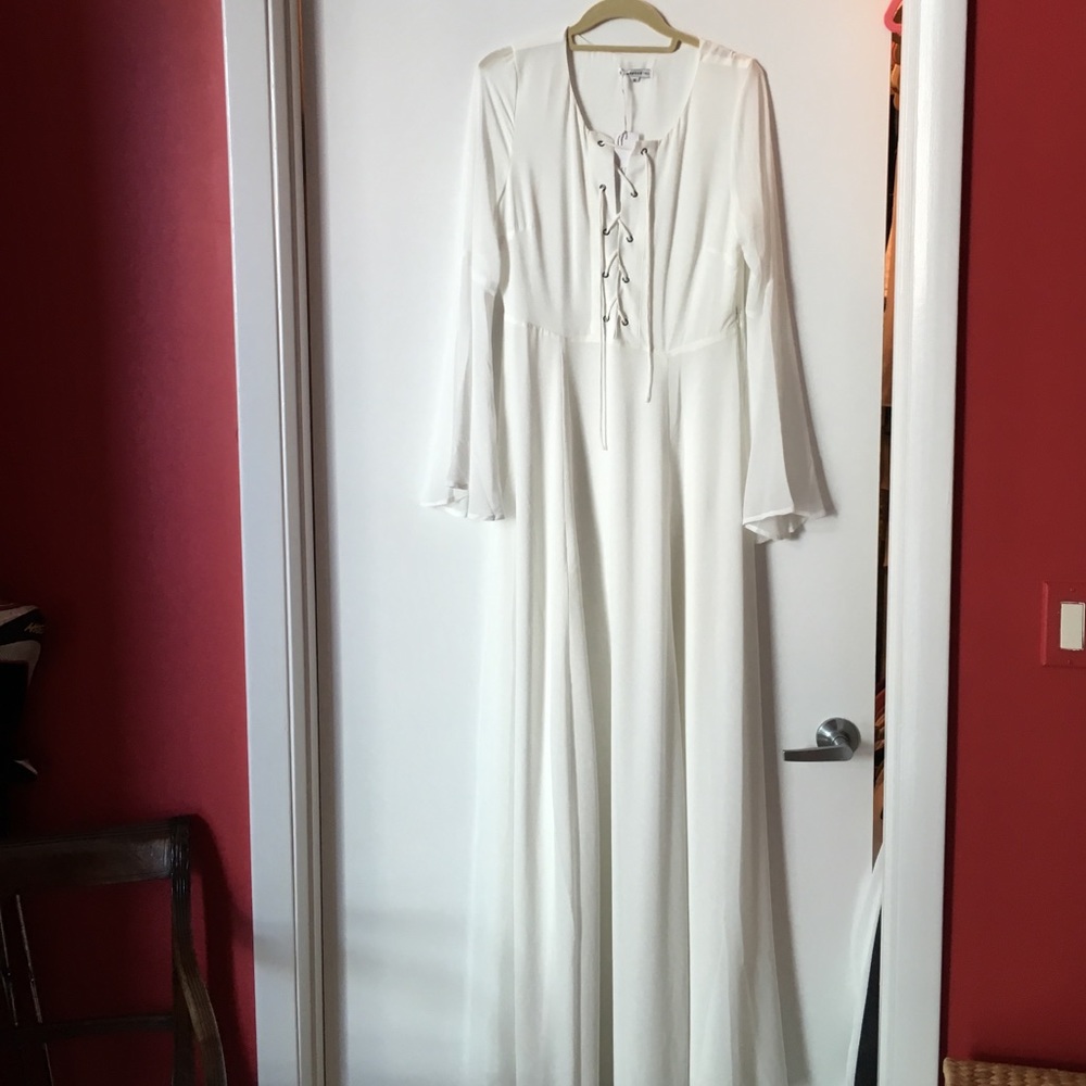 White long flowey dress with lace front detail