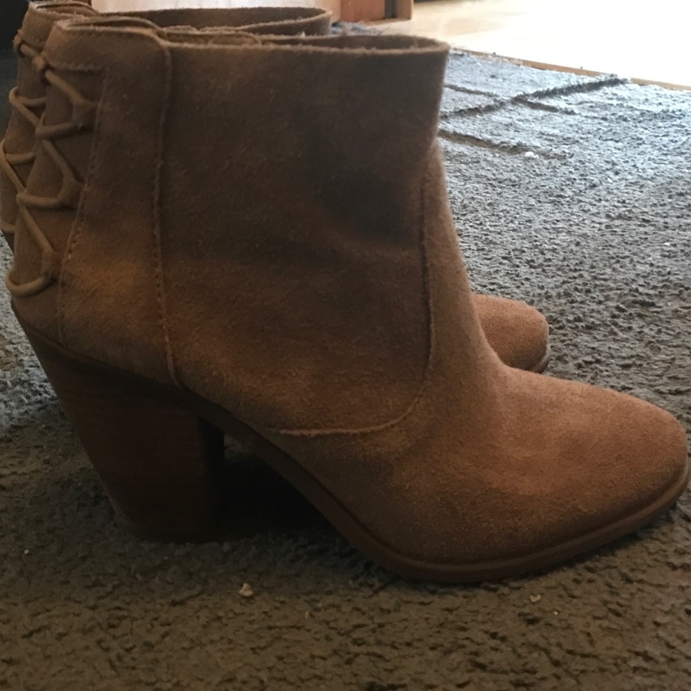 Jessica Simpson tan suede booties 9M