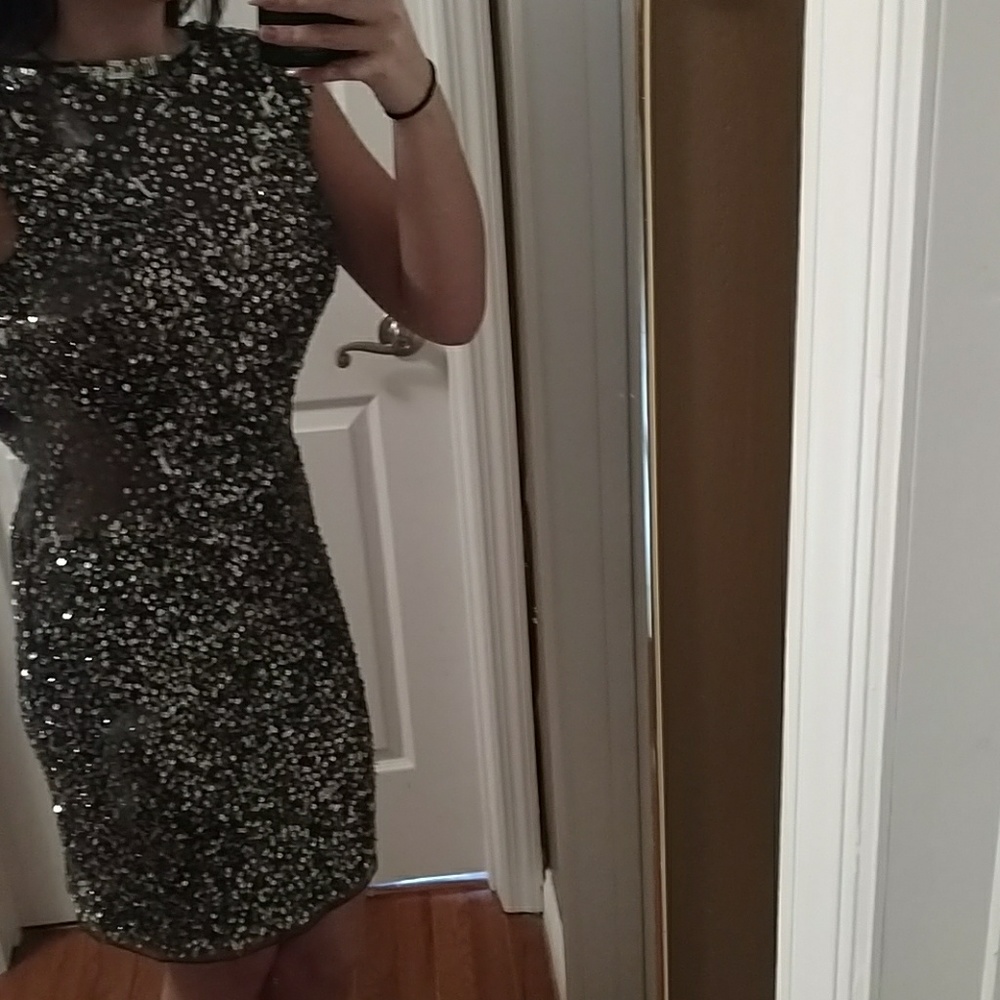Dress - Picture 3 of 5