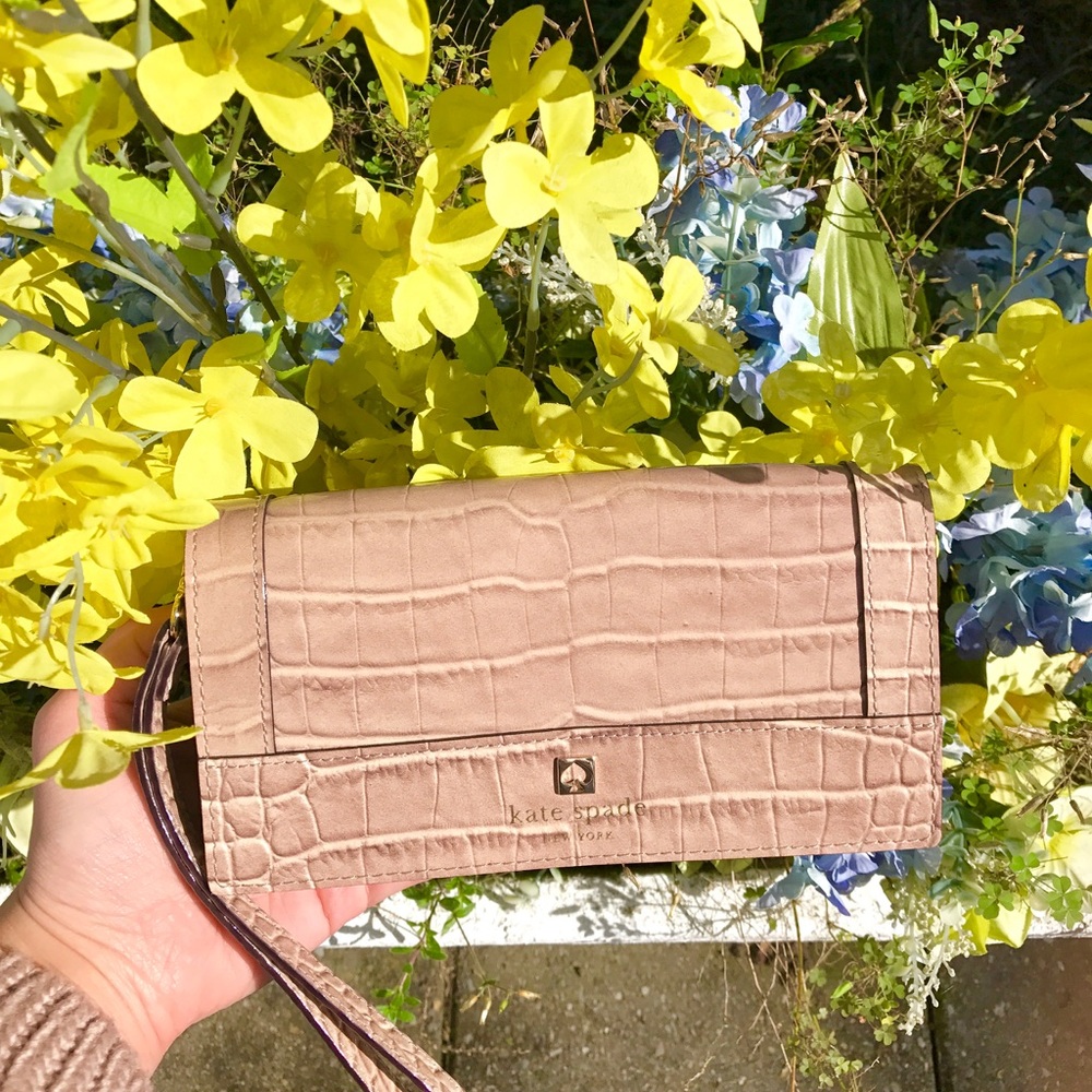 ✨Croco✨ Kate Spade Linney Rosy Beige Wallet✨
