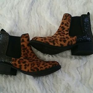 Stevie's girl's chelsea boots