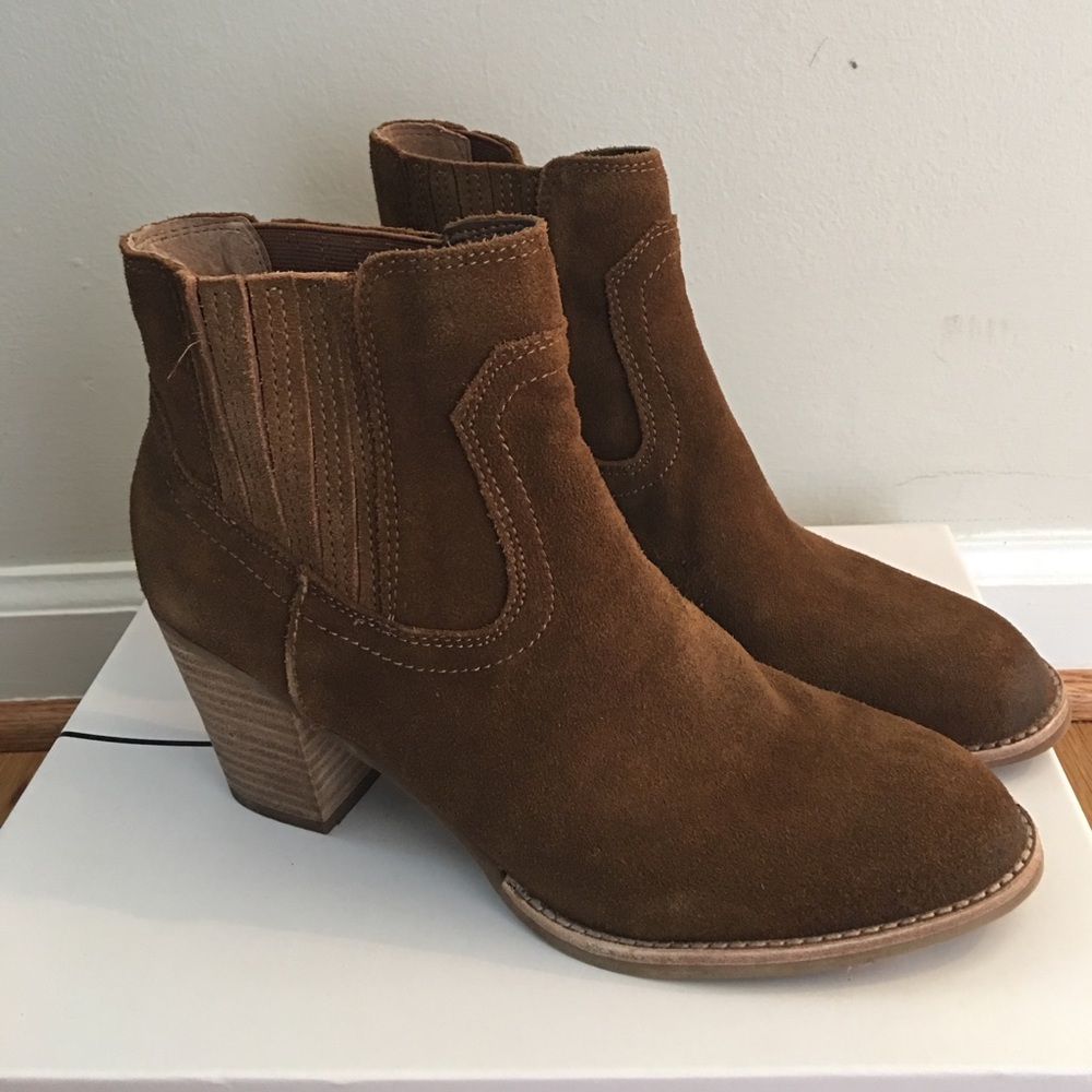 Dolce Vita suede booties