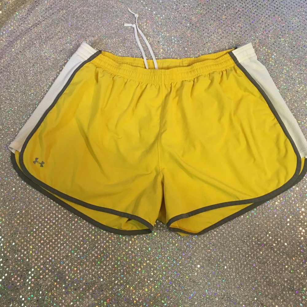 UNDER ARMOUR workout / jogging 🏃 shorts.