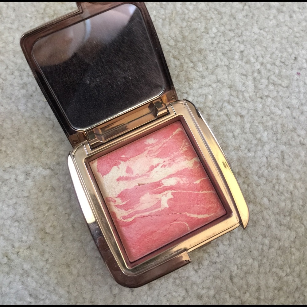 Hourglass Ambient lighting blush