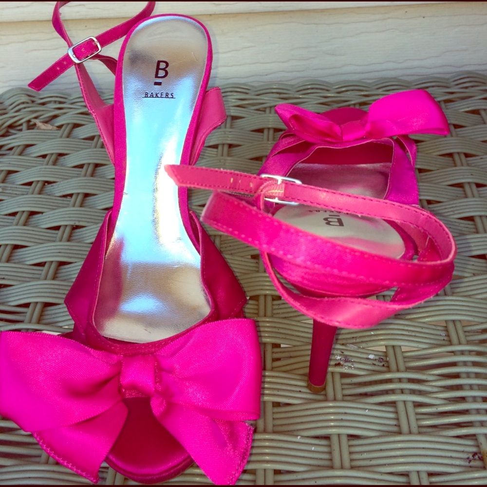 Bakers hot pink heels w bow