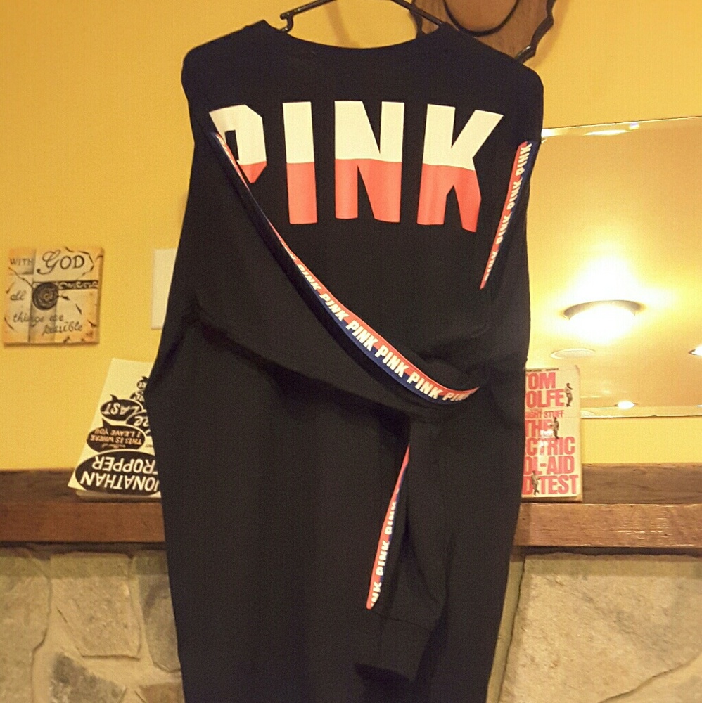 Rare VS PINK campus tee *read more