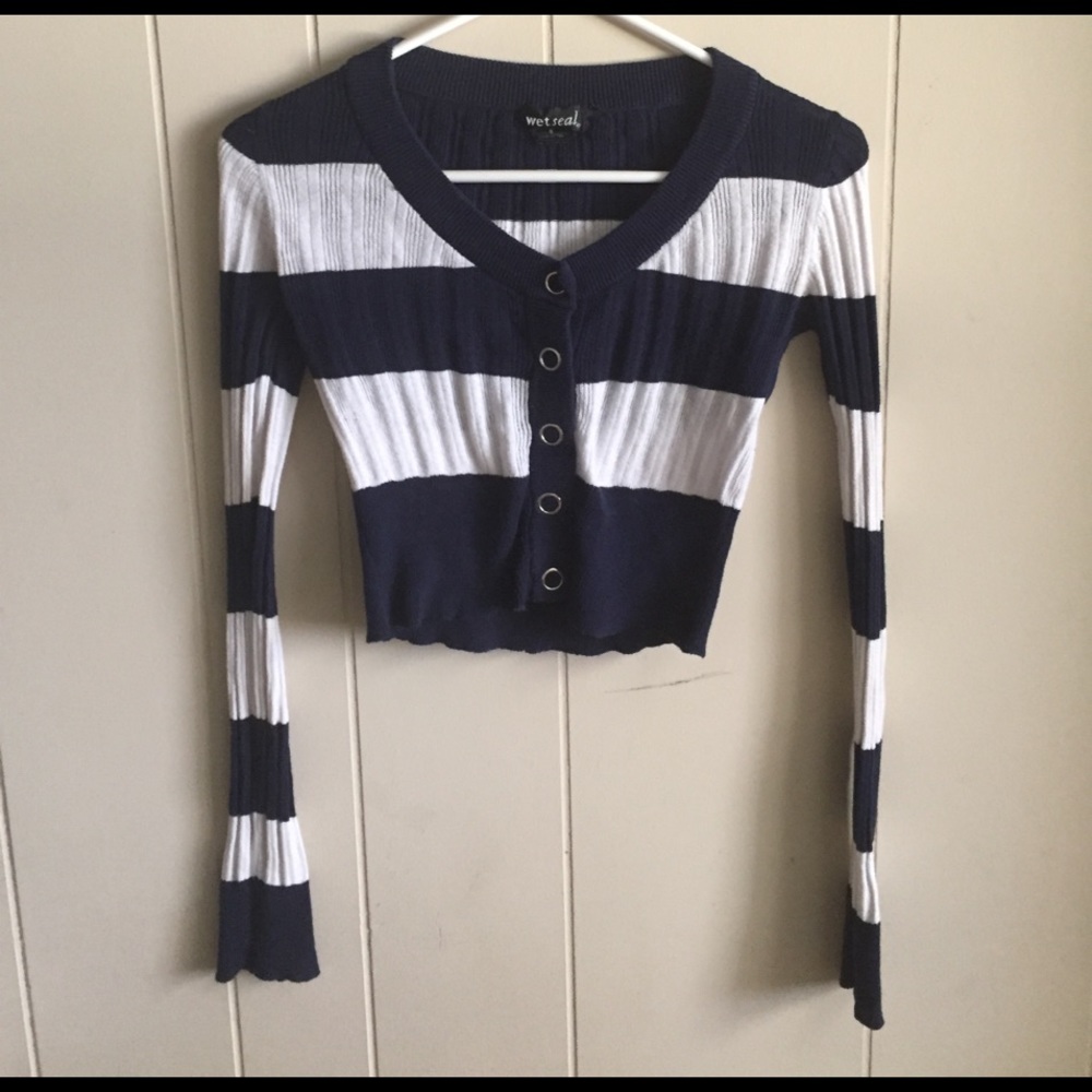 90s style long sleeved belly shirt