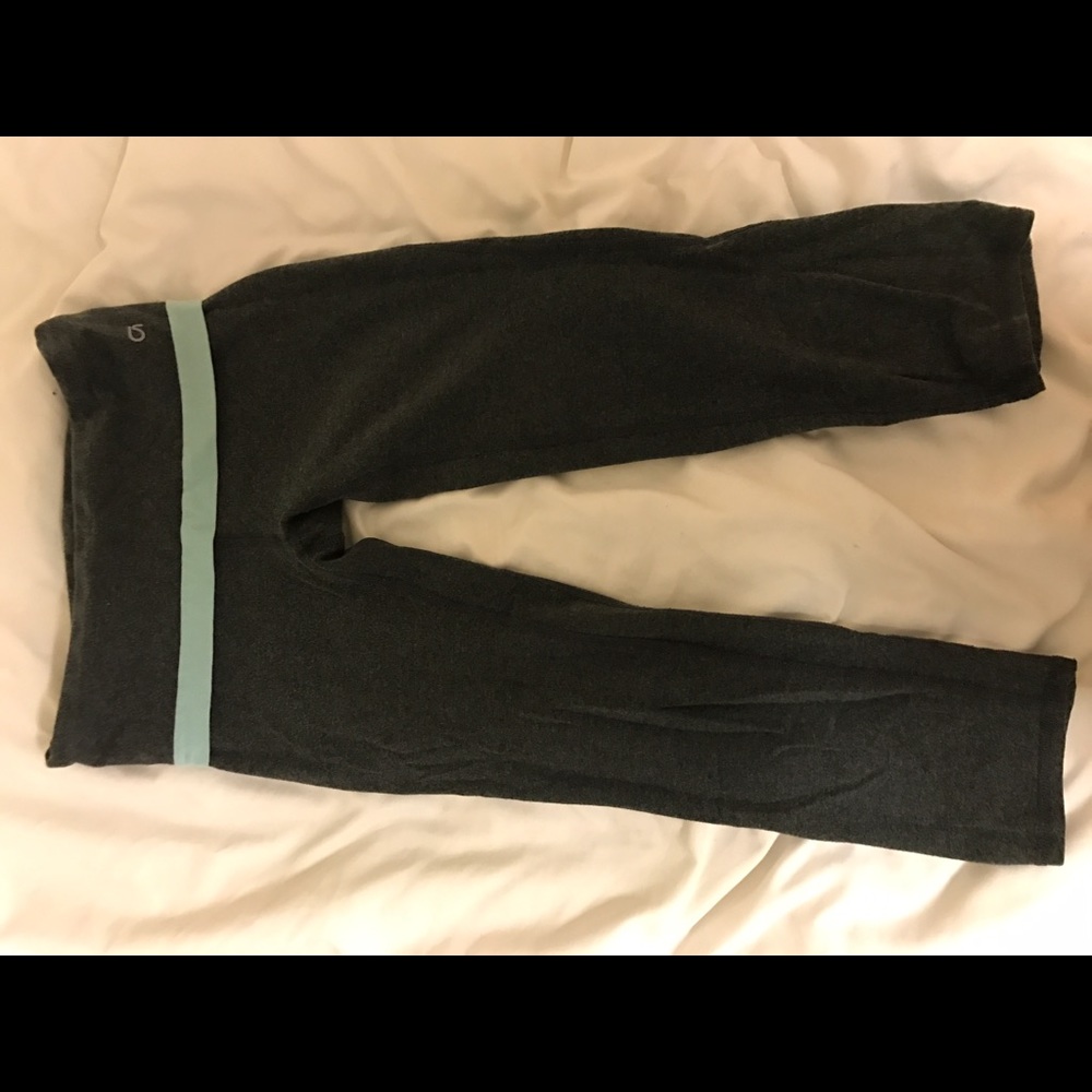 Grey cropped leggings