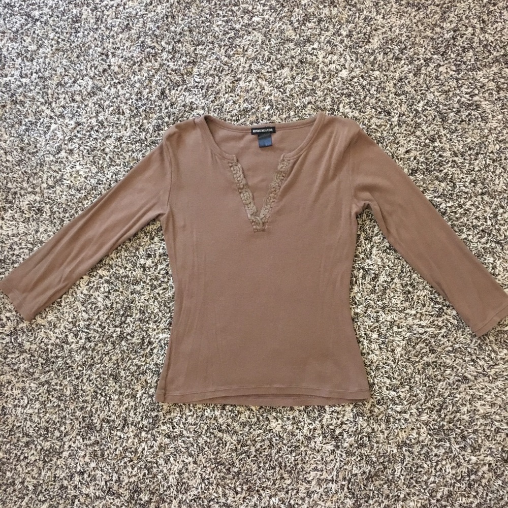 Brown 1/4 sleeve shirt with lace v neck