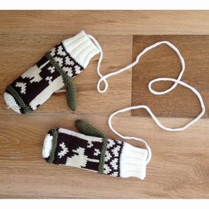 Warm Knit mittens with string