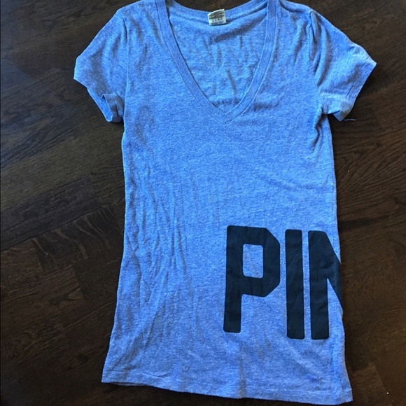 VS PINK v-neck t-shirt - Picture 2 of 4