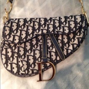 Excellent navy color fashion purse .Mint condition