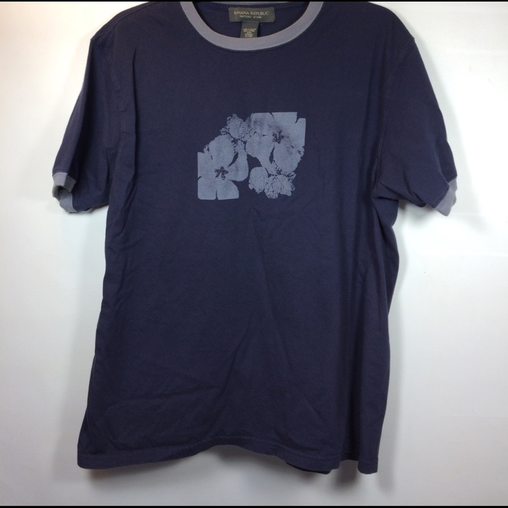 Men's banana republic graphic tee size medium