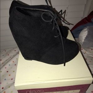 Size 7 women's shoes booties