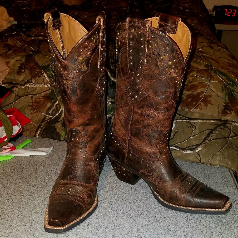 Size 8 Ariat Cowgirl Boots